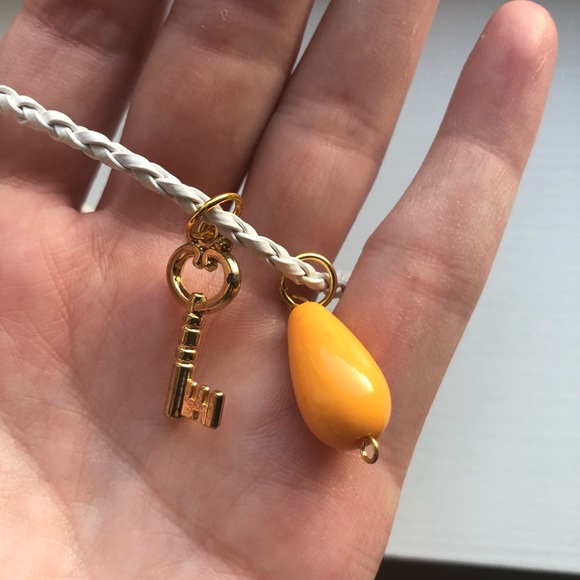 Preppy white braided leather key charm bracelet - Picture 4 of 6